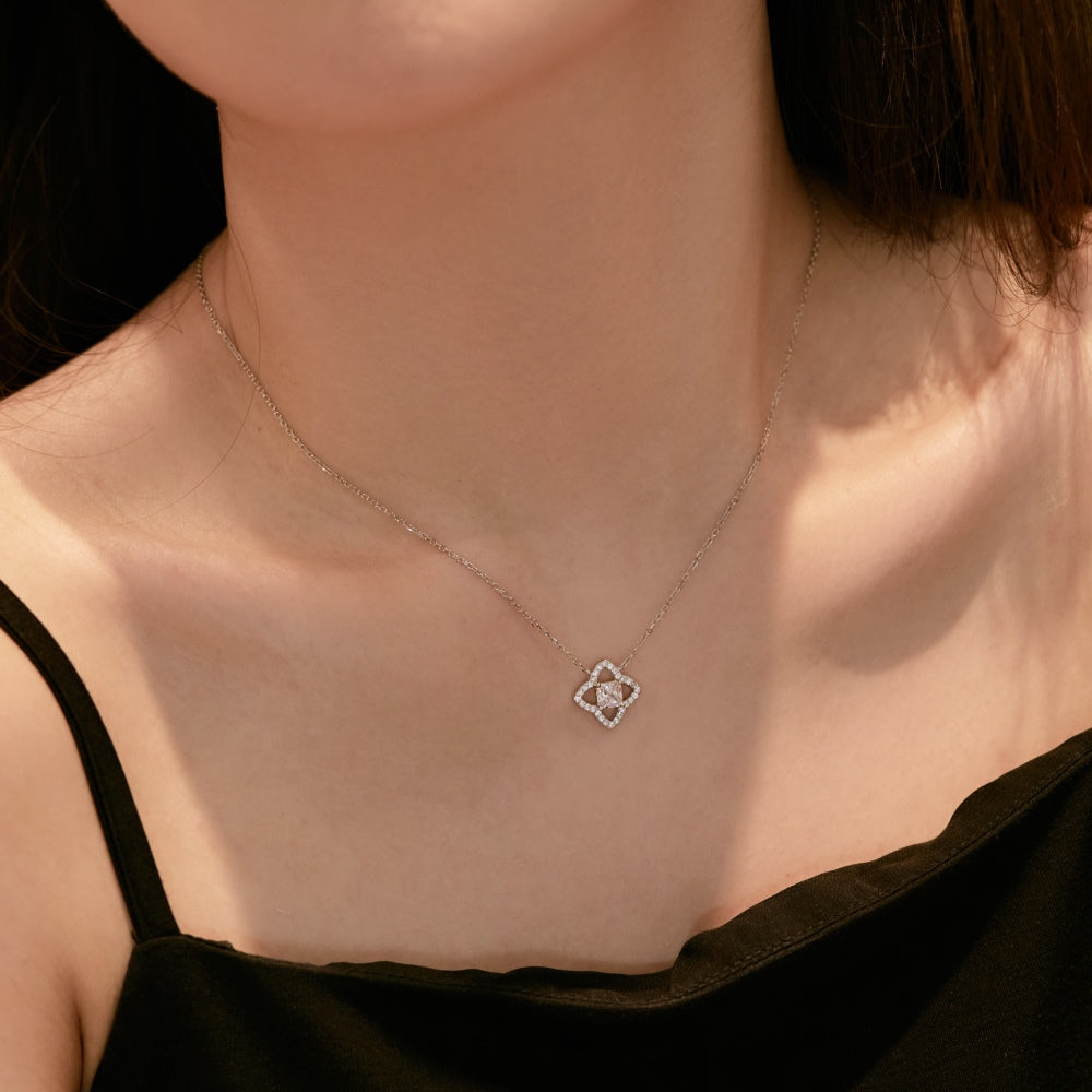 [Love More]Exquisite Flower Shape Princess Cut Necklace