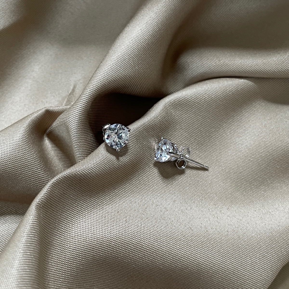 [Love More]Dainty Round Shape Earrings
