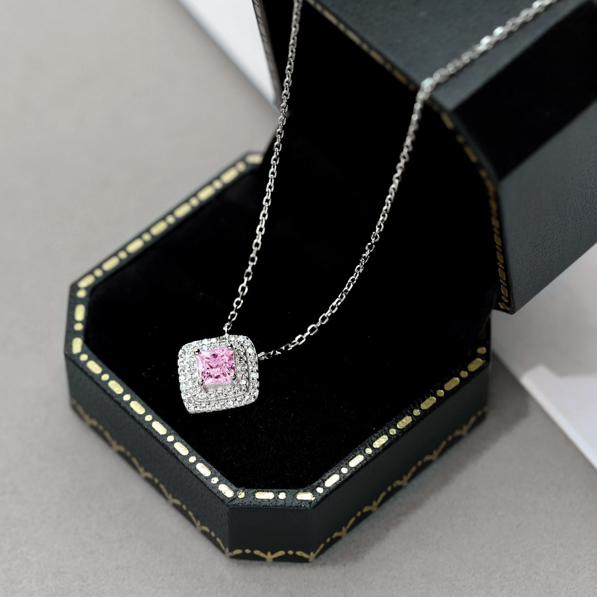 [Love More]Sparkling Asscher Cut Necklace