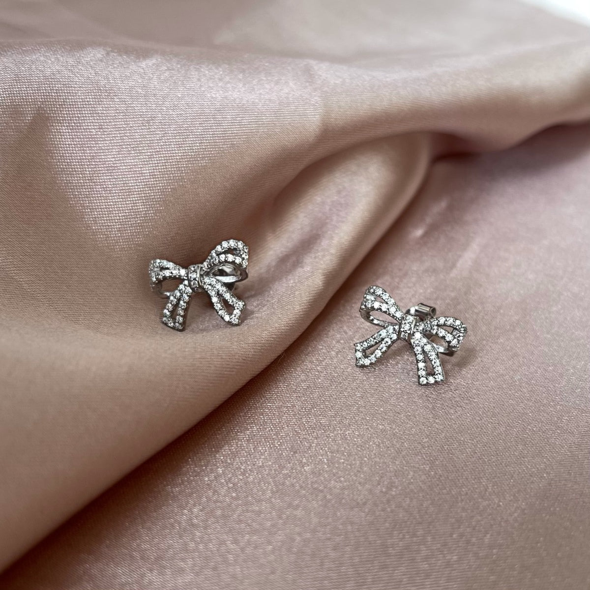 [Love More]Dainty Bow Shape Earrings