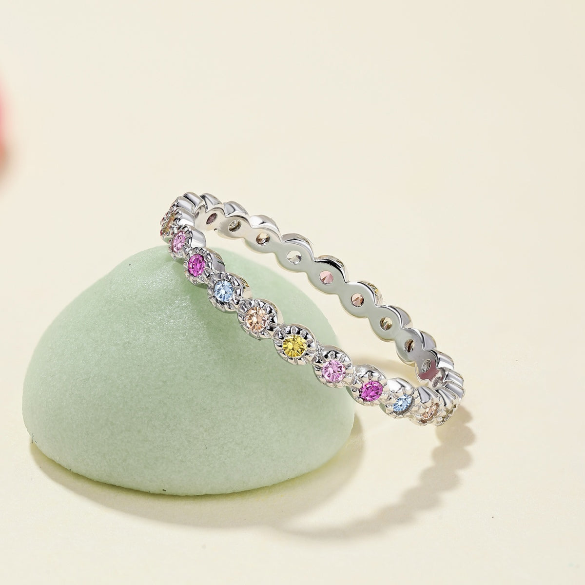 [Love More]Radiant Sparkling Round Cut Daily Ring