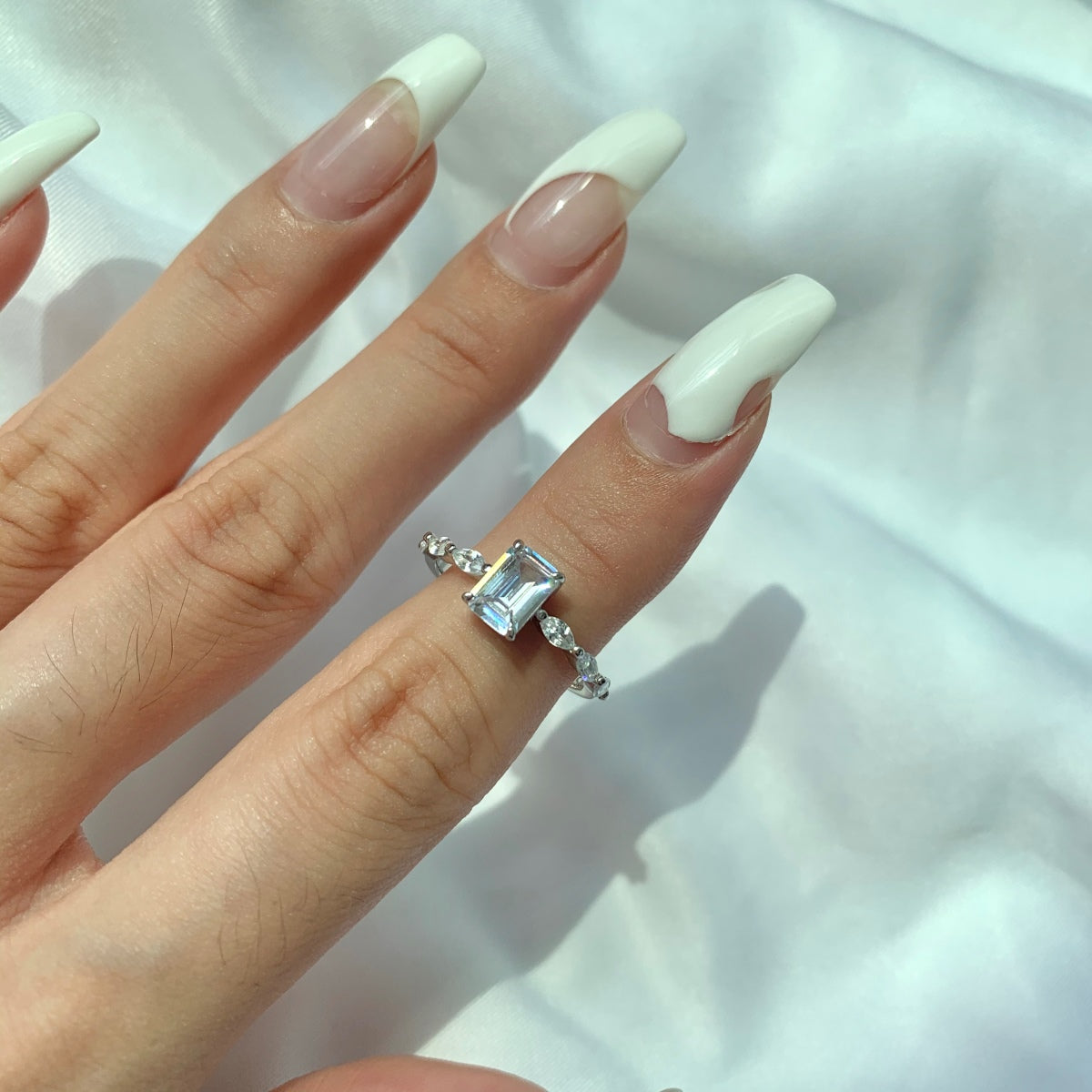 [Love More]1.0 Carat Dainty Resplendent Radiant Cut Daily Ring