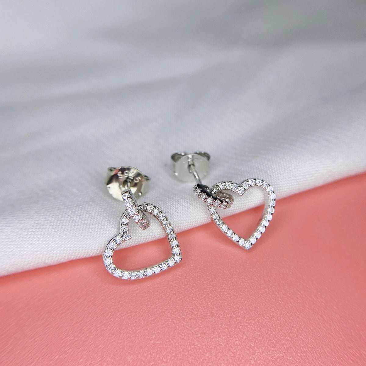 [Love More]Dainty Heart Shape Earrings