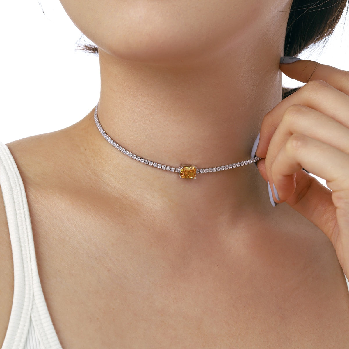 [Love More]2.0 carat Ornate Emerald Cut Necklace