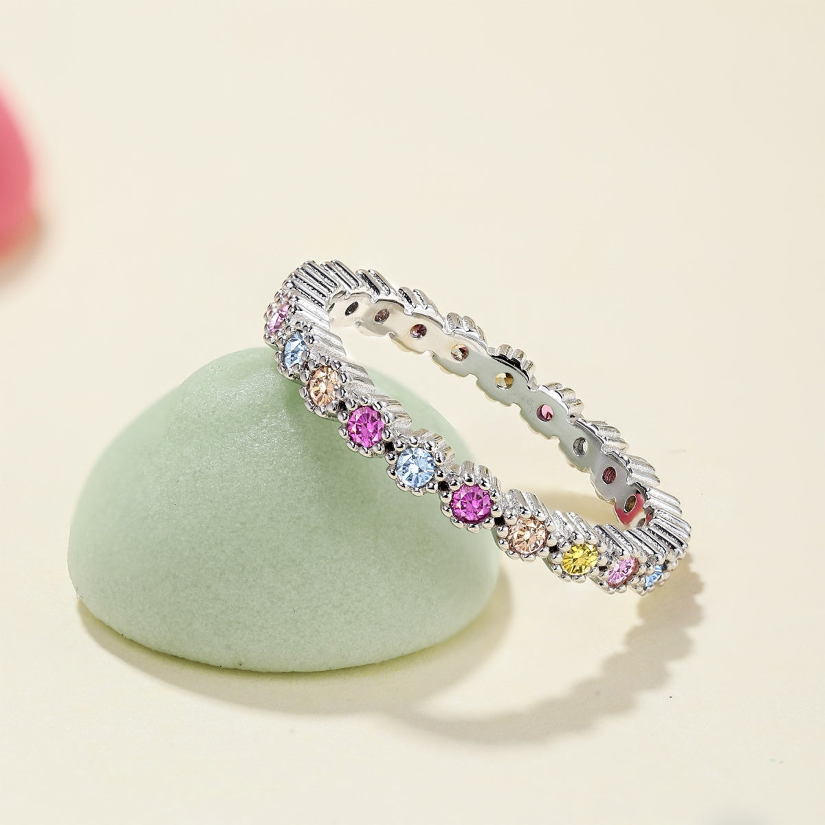 [Love More]Unique Scintillating Round Cut Daily Ring