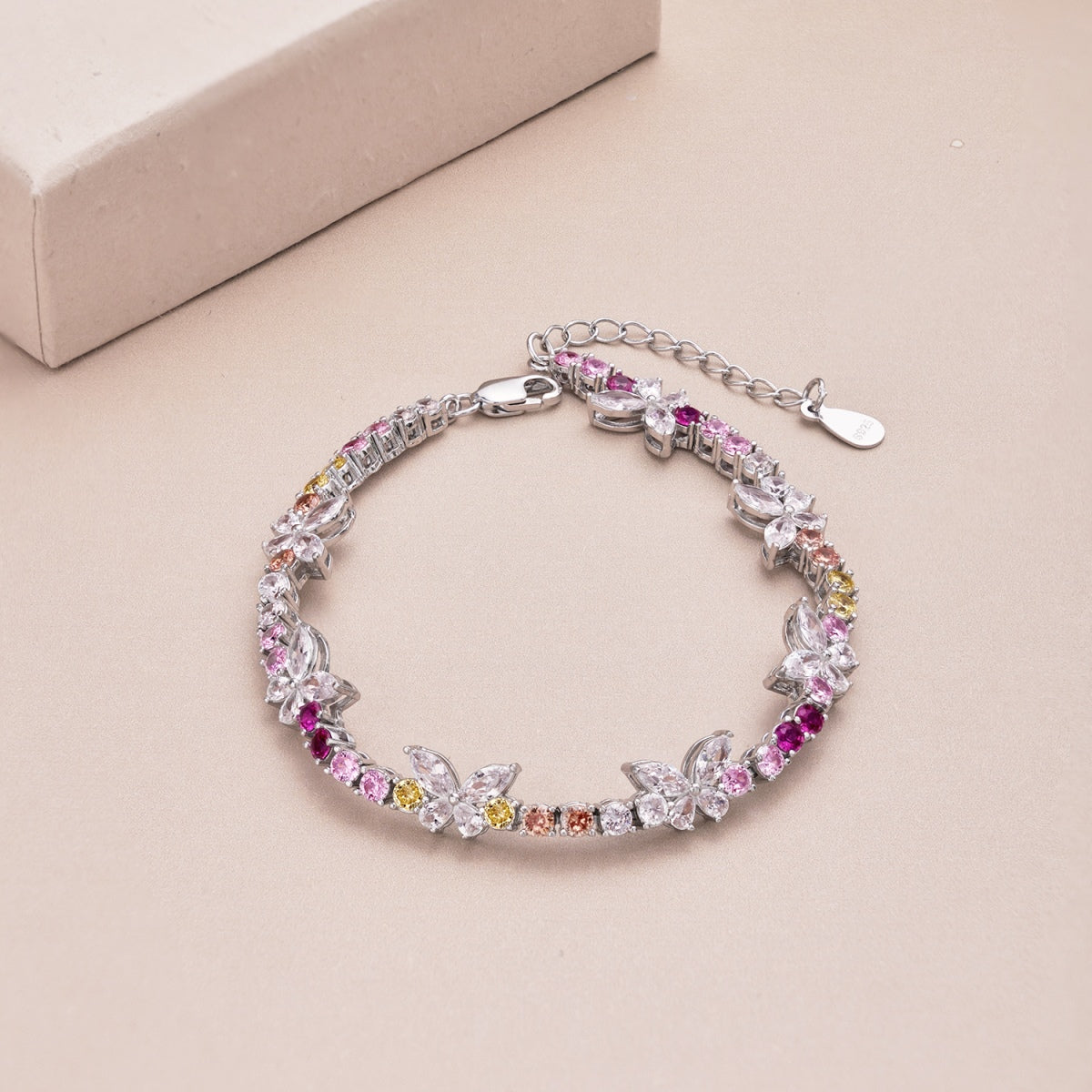 [Love More]Ornate Colorful Butterfly Shape Round Cut Daily Bracelet