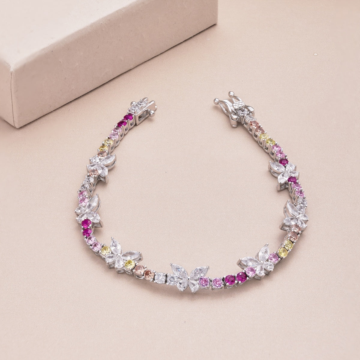 [Love More]Ornate Colorful Butterfly Shape Round Cut Daily Bracelet