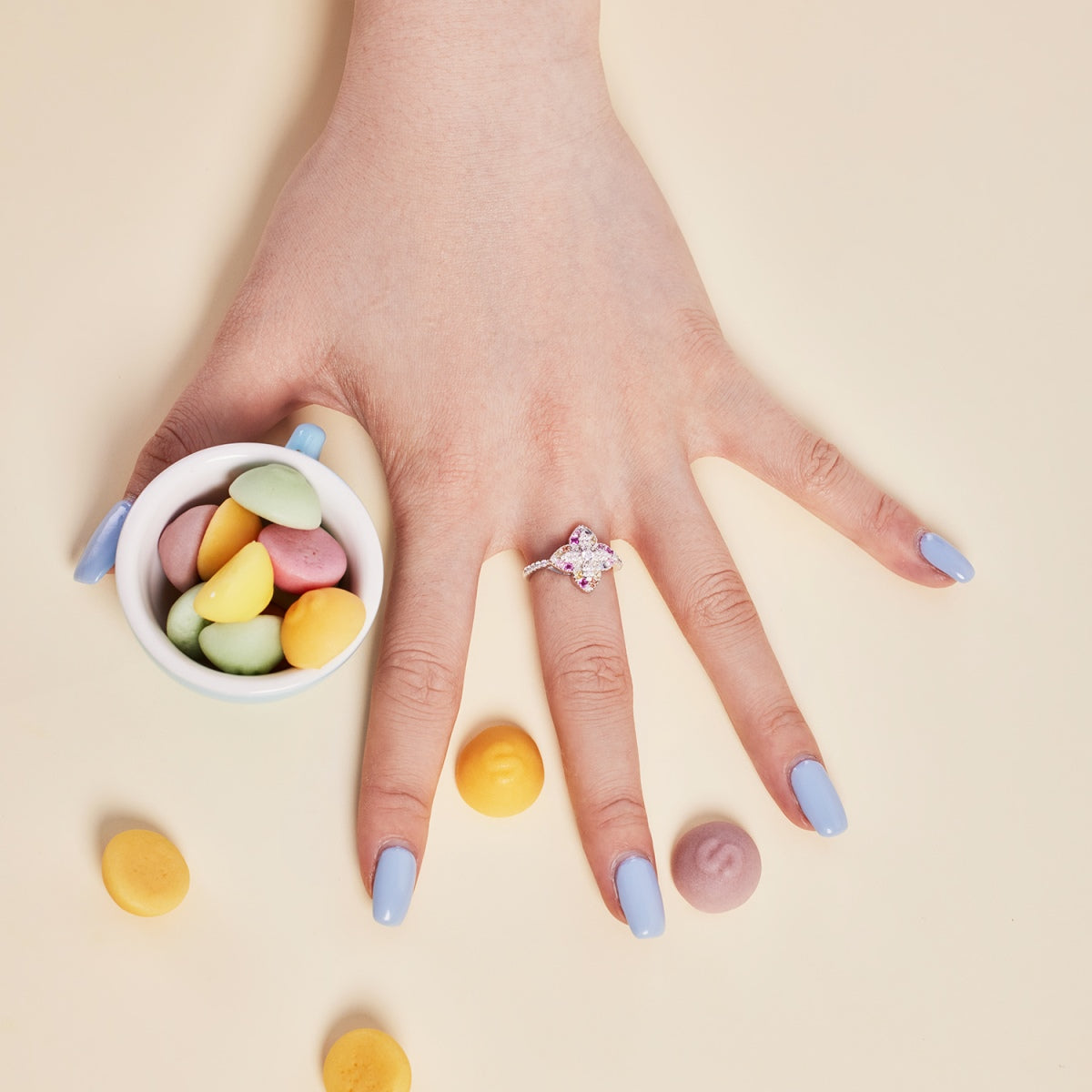 [Love More]Luxurious Colorful Flower Shape Banquet Ring