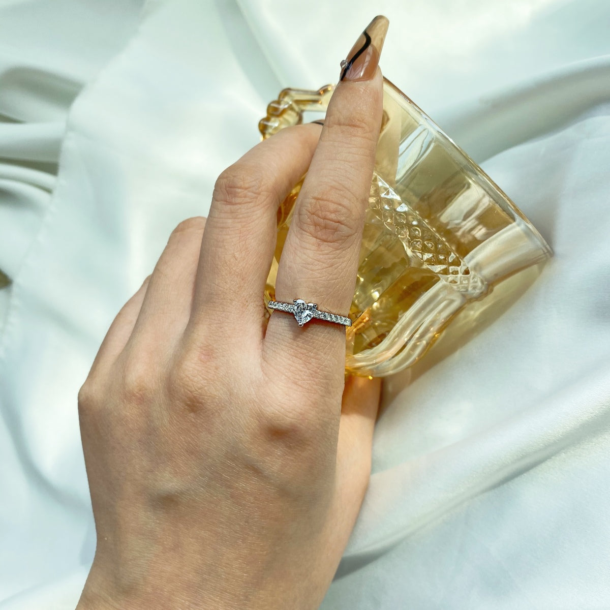 [Love More]0.5 Carat CaratEternity Charming Heart Shape Lover Ring