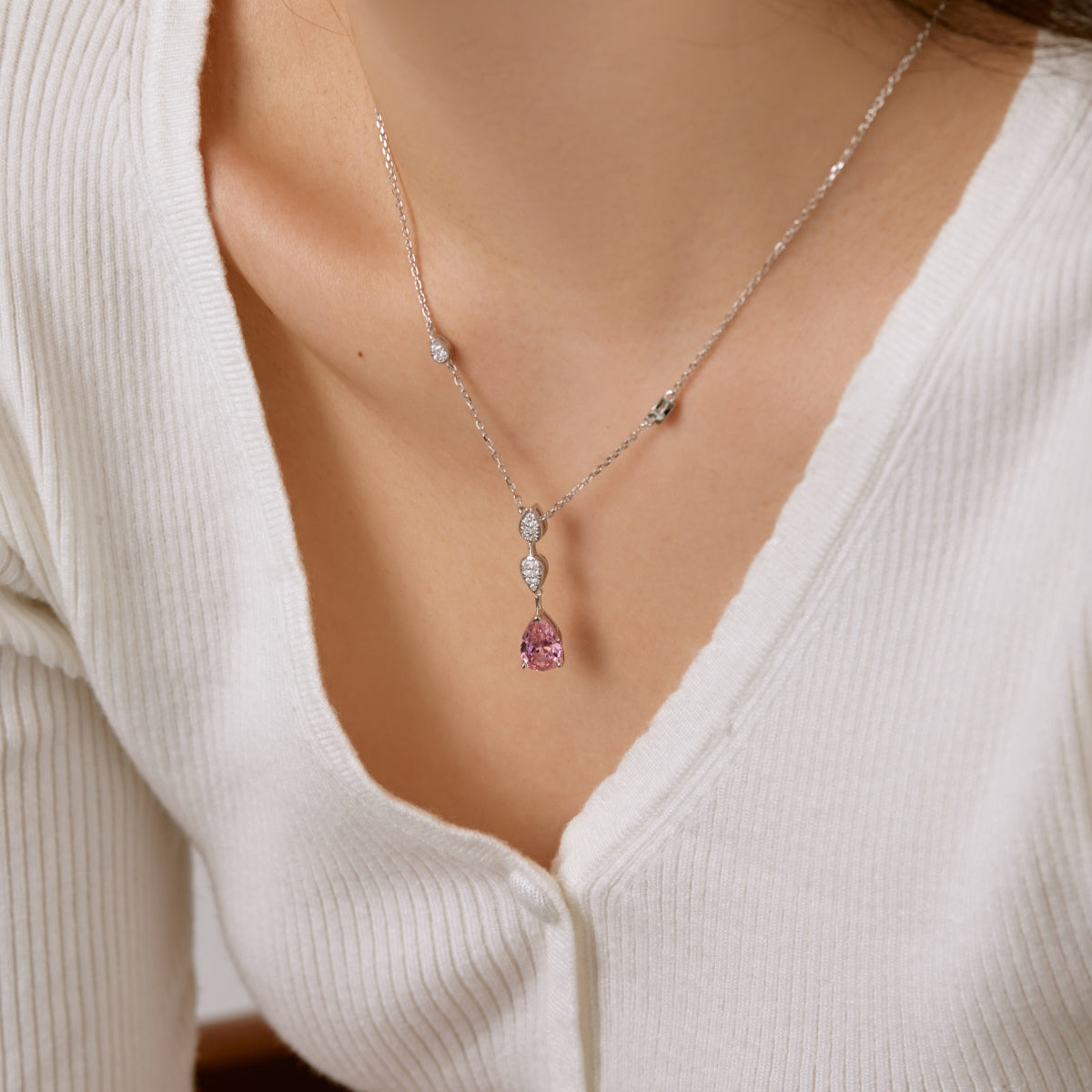 [Love More]Dazzling Pear Cut Necklace