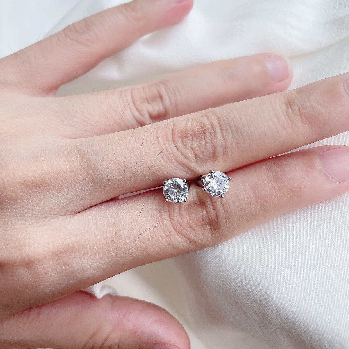 [Love More]Unique Round Shape Earrings
