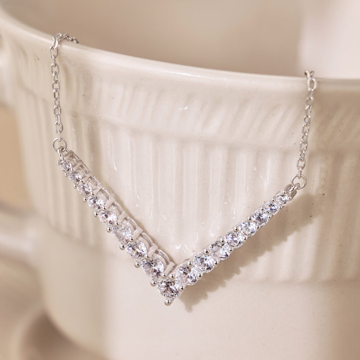 [Love More]Ornate Round Cut Necklace
