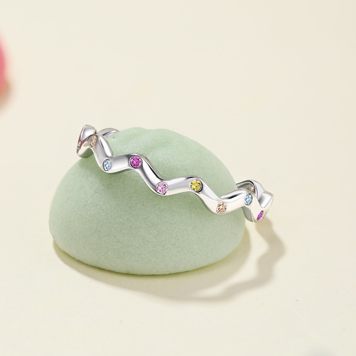 [Love More]Ornate Vibrant Round Cut Daily Ring
