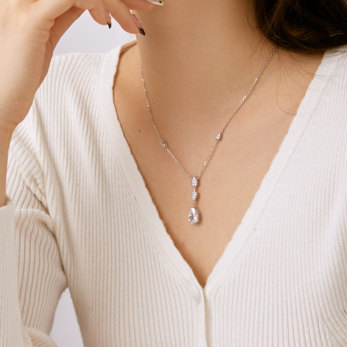 [Love More]Dazzling Pear Cut Necklace