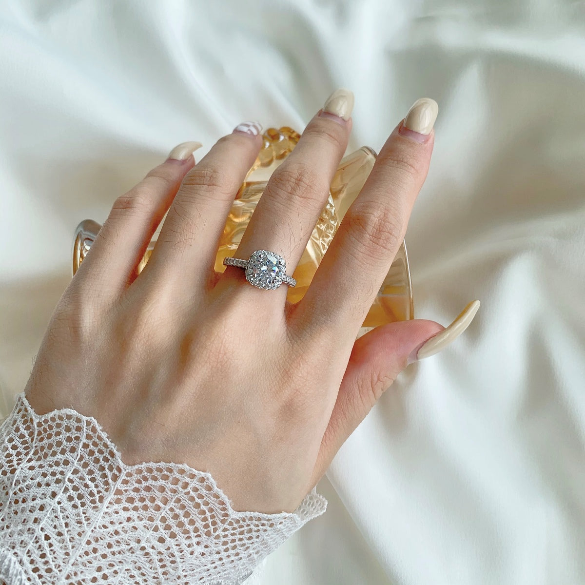 [Love More]Dazzling Resplendent Round Cut Wedding Ring