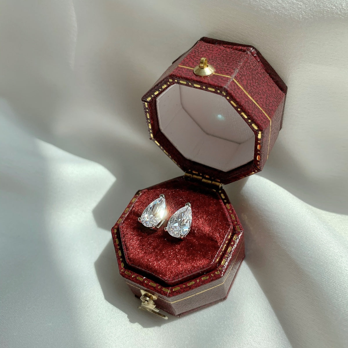 [Love More]Ornate Water Drop Shape Earrings