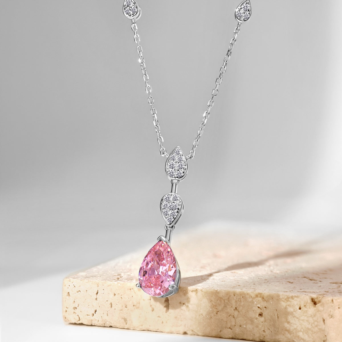 [Love More]Dazzling Pear Cut Necklace