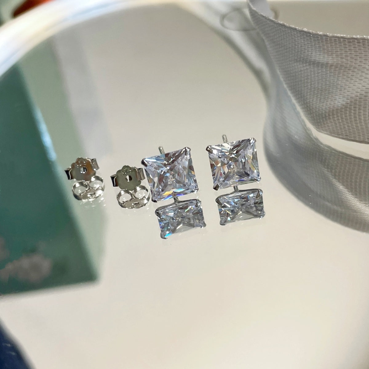 [Love More]Ornate Square Shape Earrings