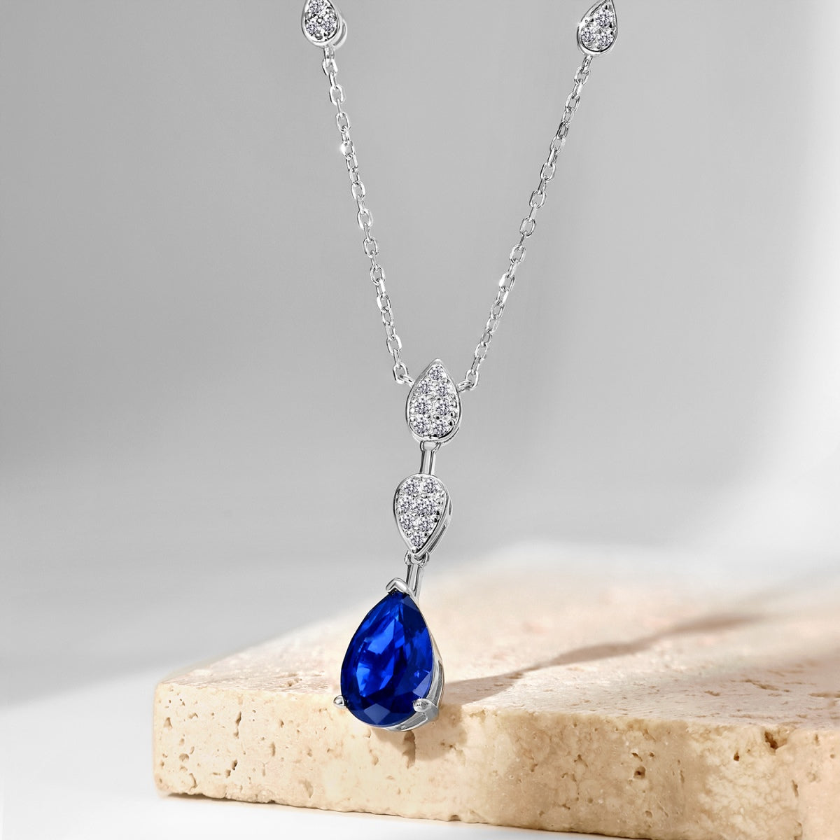 [Love More]Dazzling Pear Cut Necklace