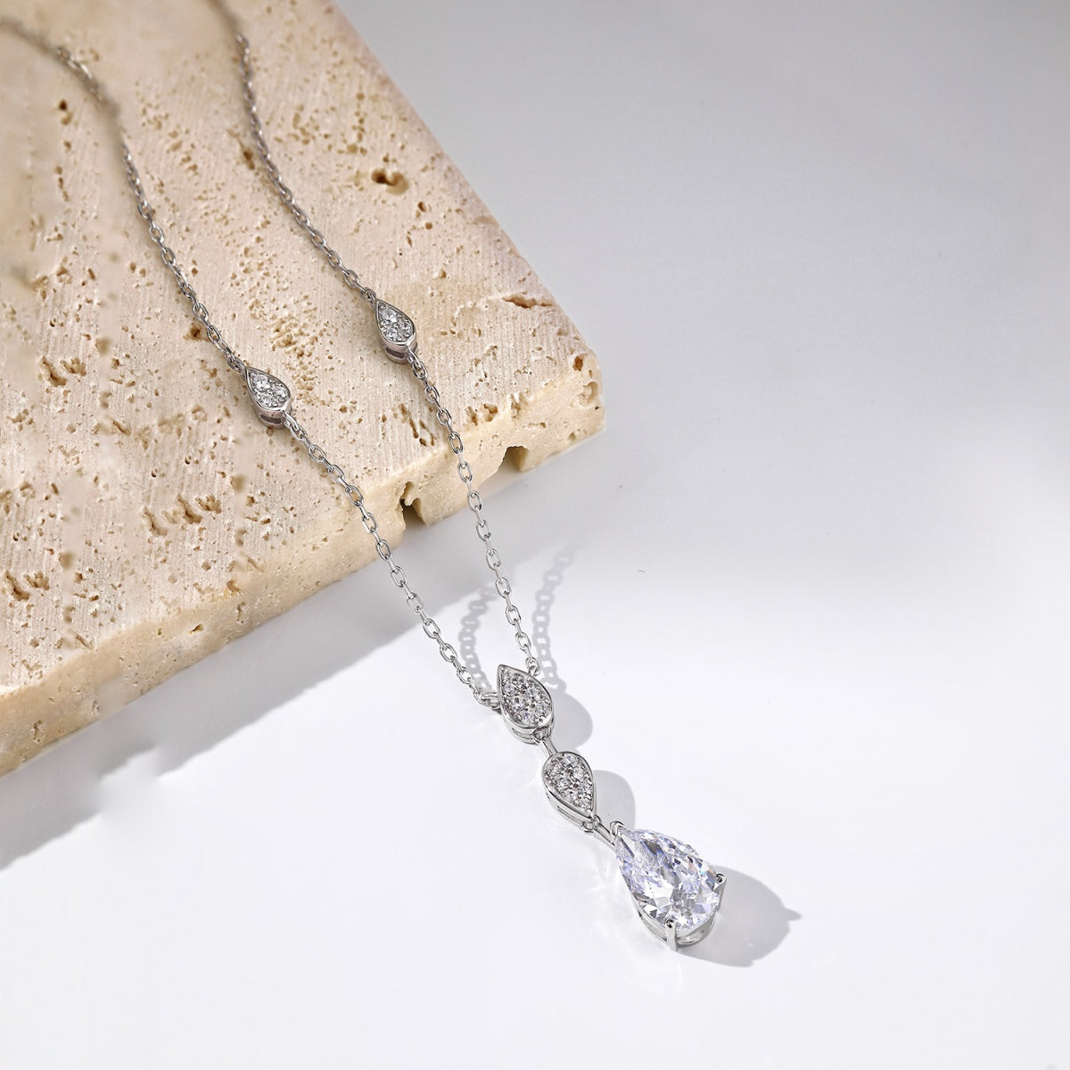 [Love More]Dazzling Pear Cut Necklace