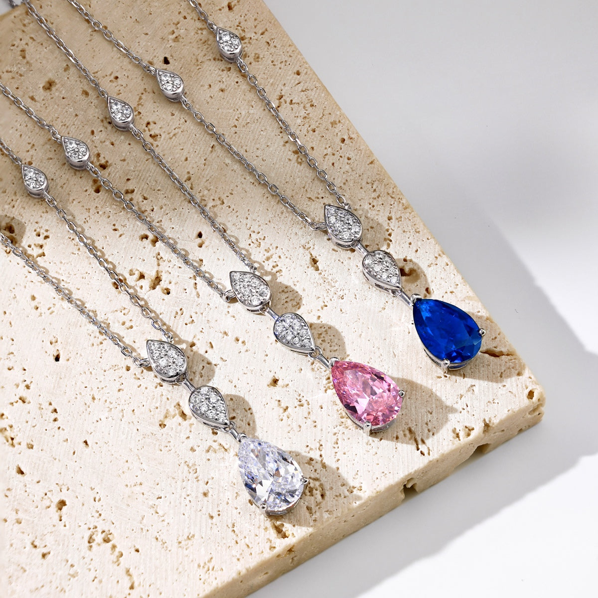 [Love More]Dazzling Pear Cut Necklace
