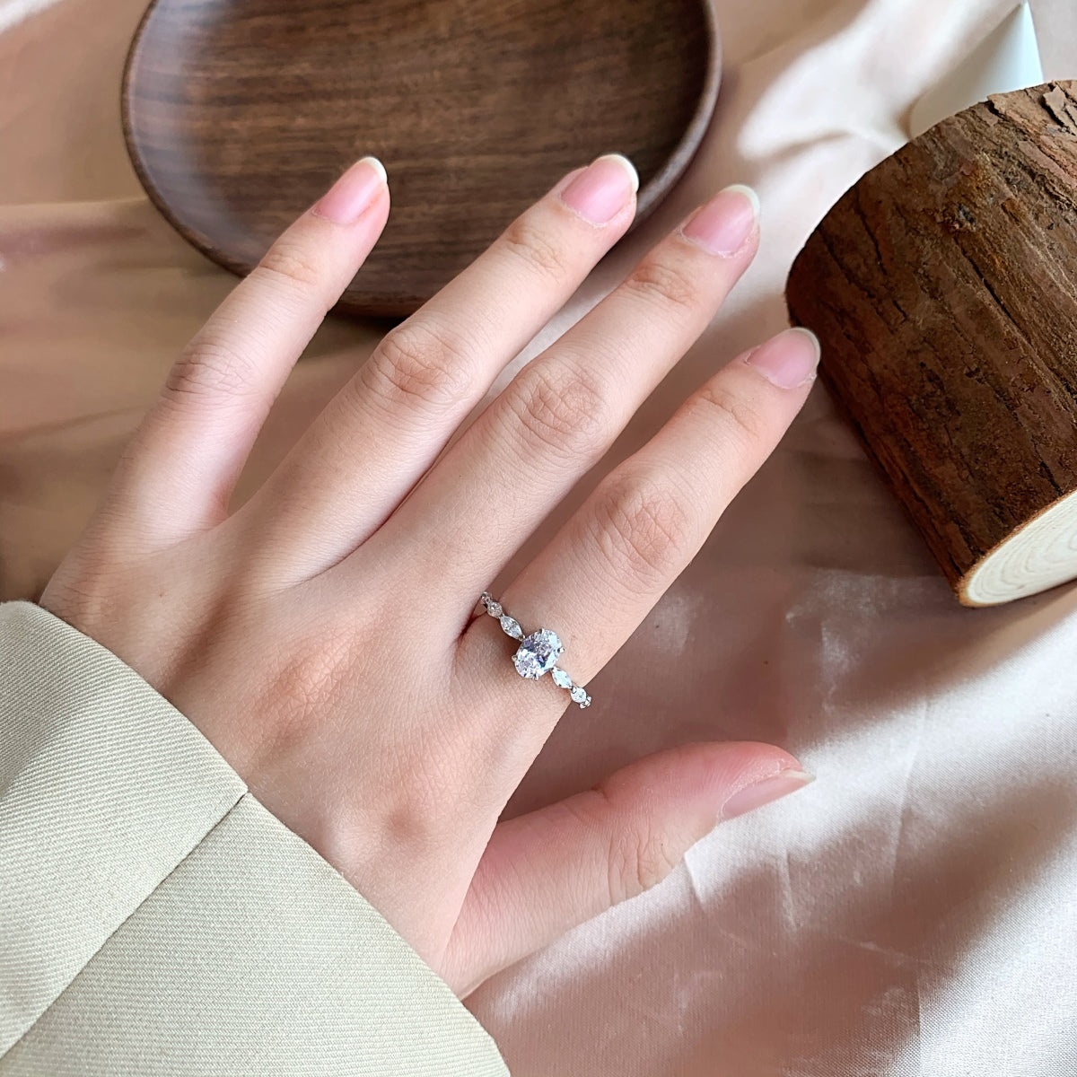 [Love More]0.75 Carat Luxurious Vibrant Elongated Cushion Cut Daily Ring