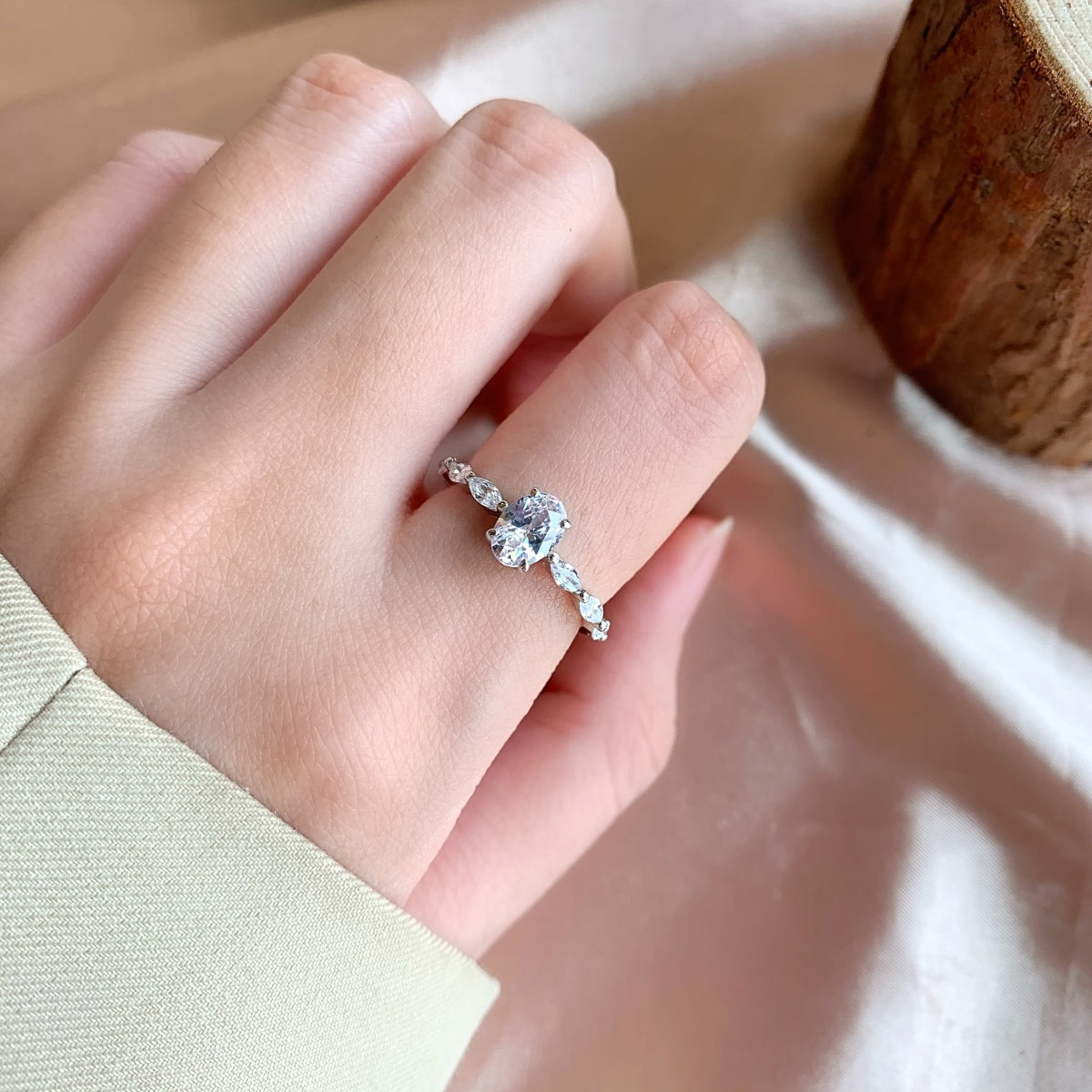 [Love More]0.75 Carat Luxurious Vibrant Elongated Cushion Cut Daily Ring