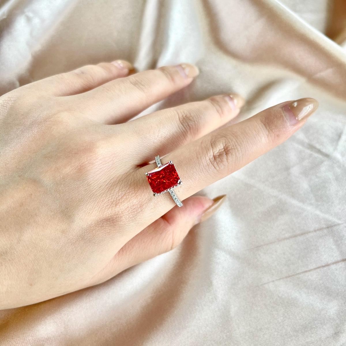 [Love More]4.0 Carat Luxurious Engagement Ring