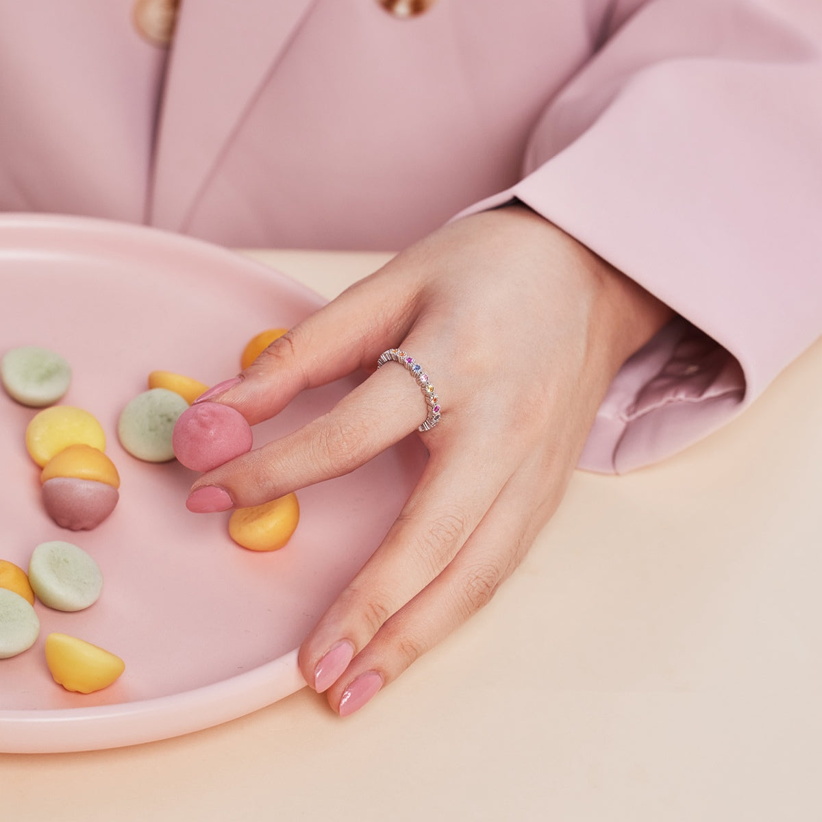[Love More]Unique Scintillating Round Cut Daily Ring