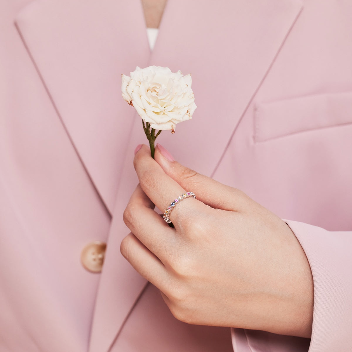 [Love More]Unique Scintillating Round Cut Daily Ring