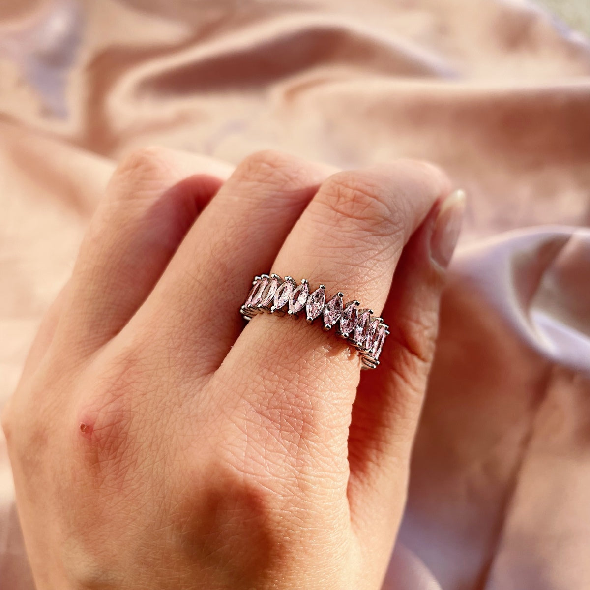 [Love More]Gorgeous Marquise Cut Tennis Ring
