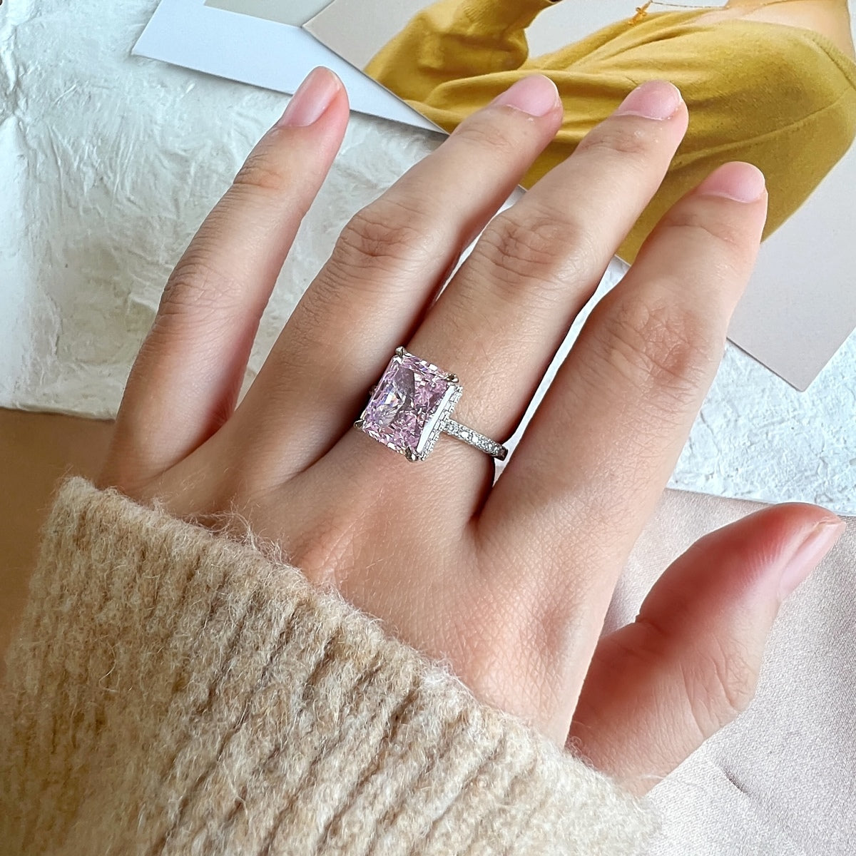 [Love More]4.0 Carat Luxurious Engagement Ring