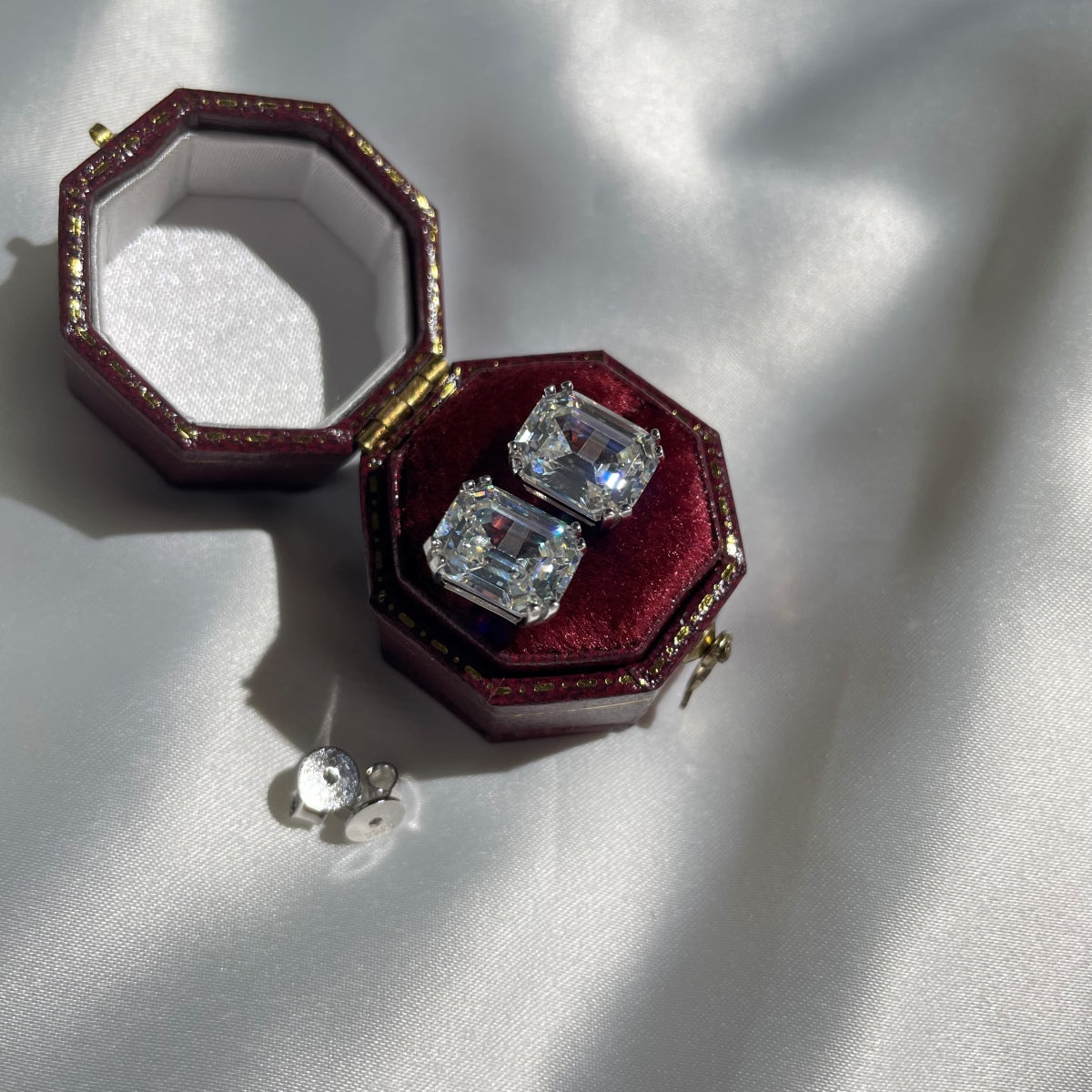 [Love More]Dazzling Square Shape Earrings