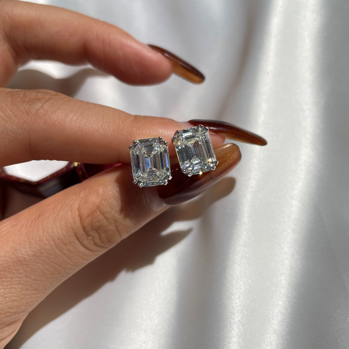 [Love More]Dazzling Square Shape Earrings