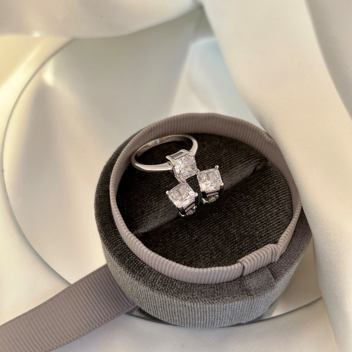 [Love More]1.0 Carat Radiant Princess Cut Wedding Earrings