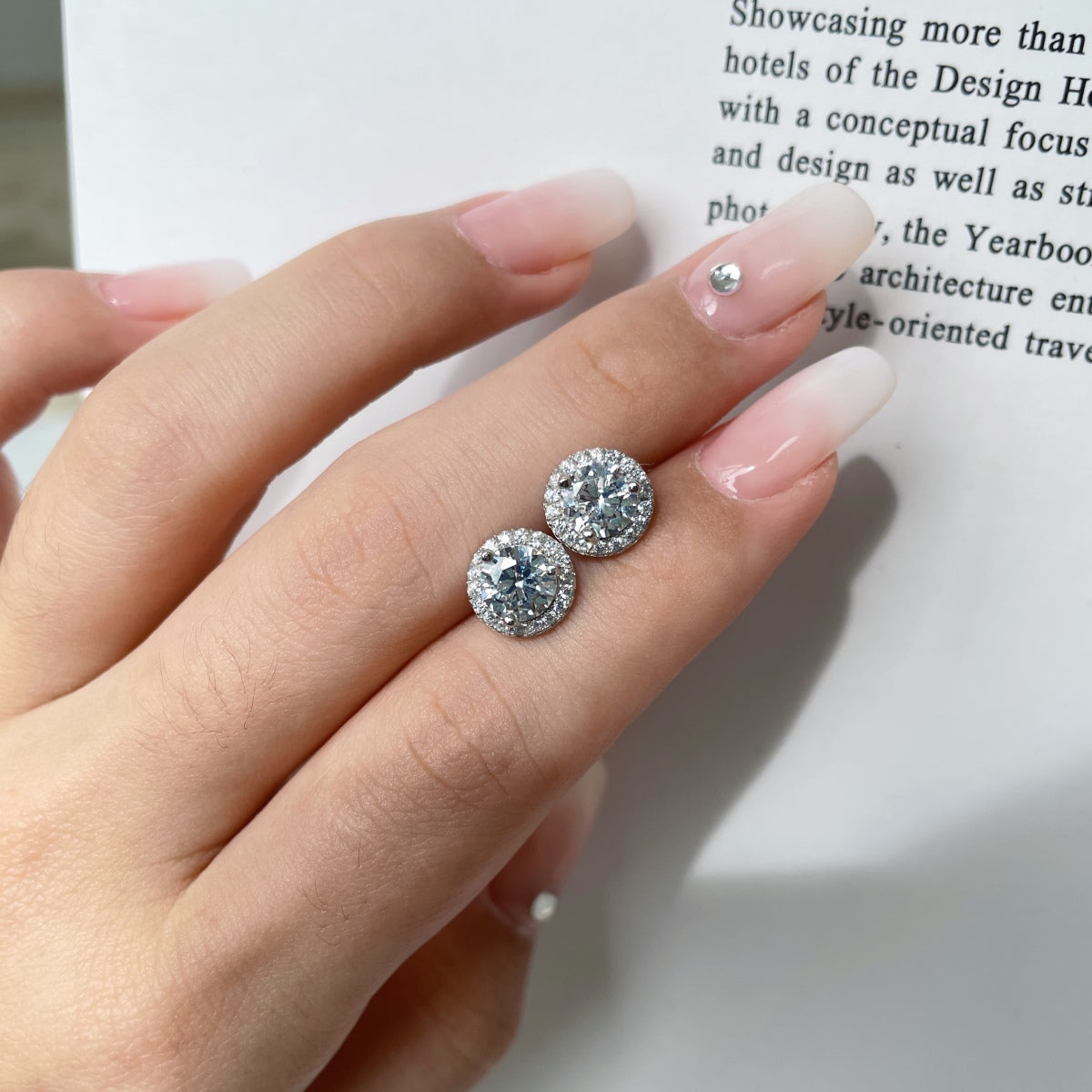 [Love More]Classic Princess Round Shape Earrings