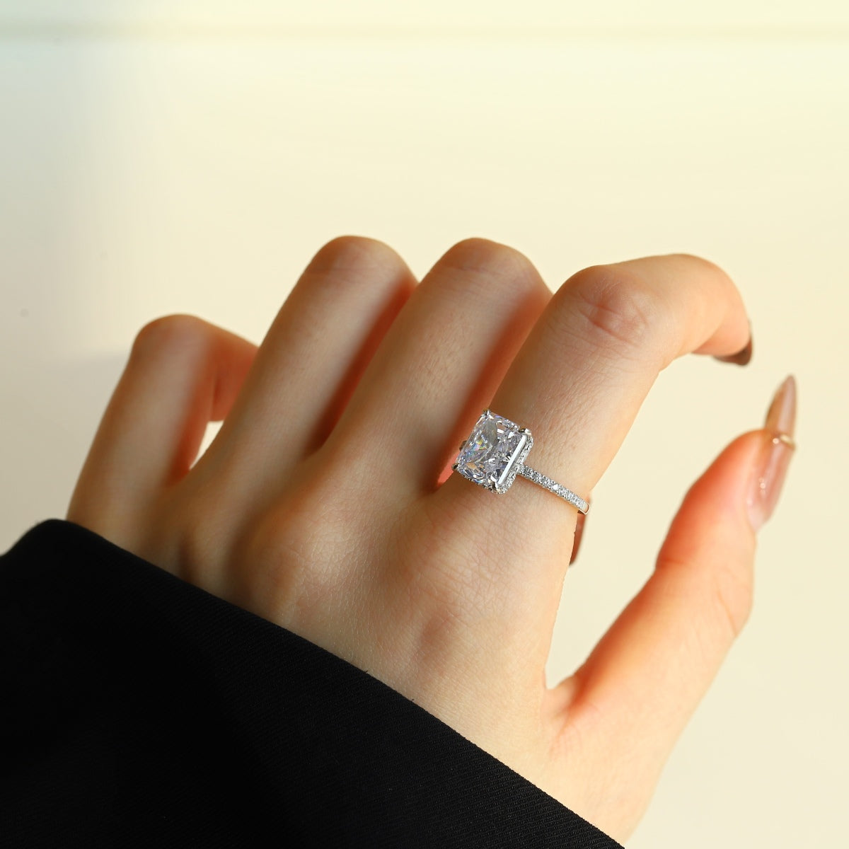 [Love More]4.0 Carat Luxurious Engagement Ring