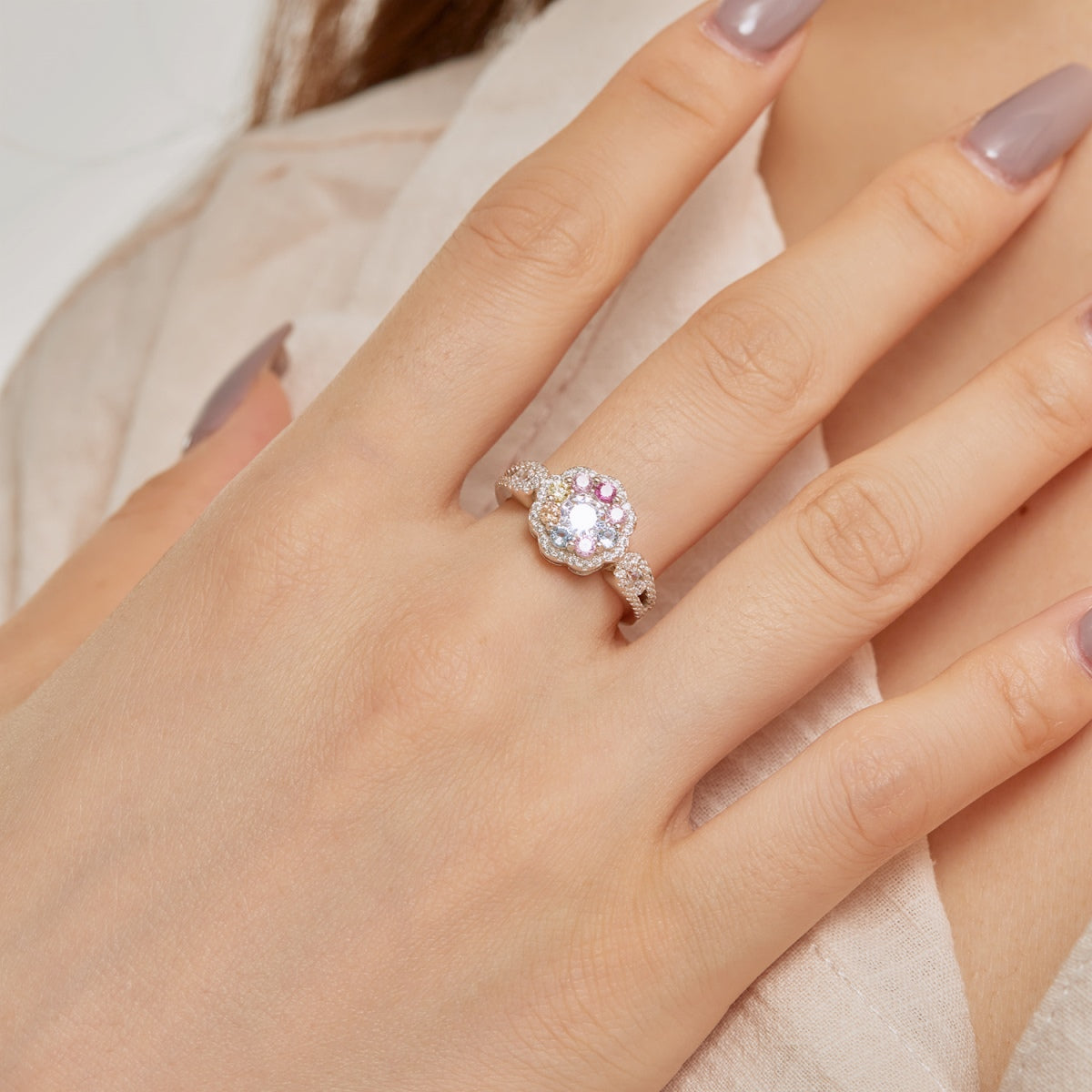 [Love More]Delicate Colorful Round Cut Flower Shape Wedding Ring