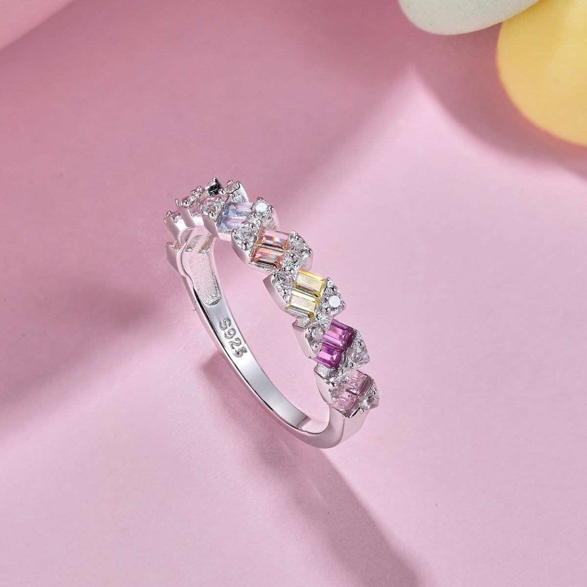 [Love More]Delicate Vibrant Emerald Cut Daily Ring