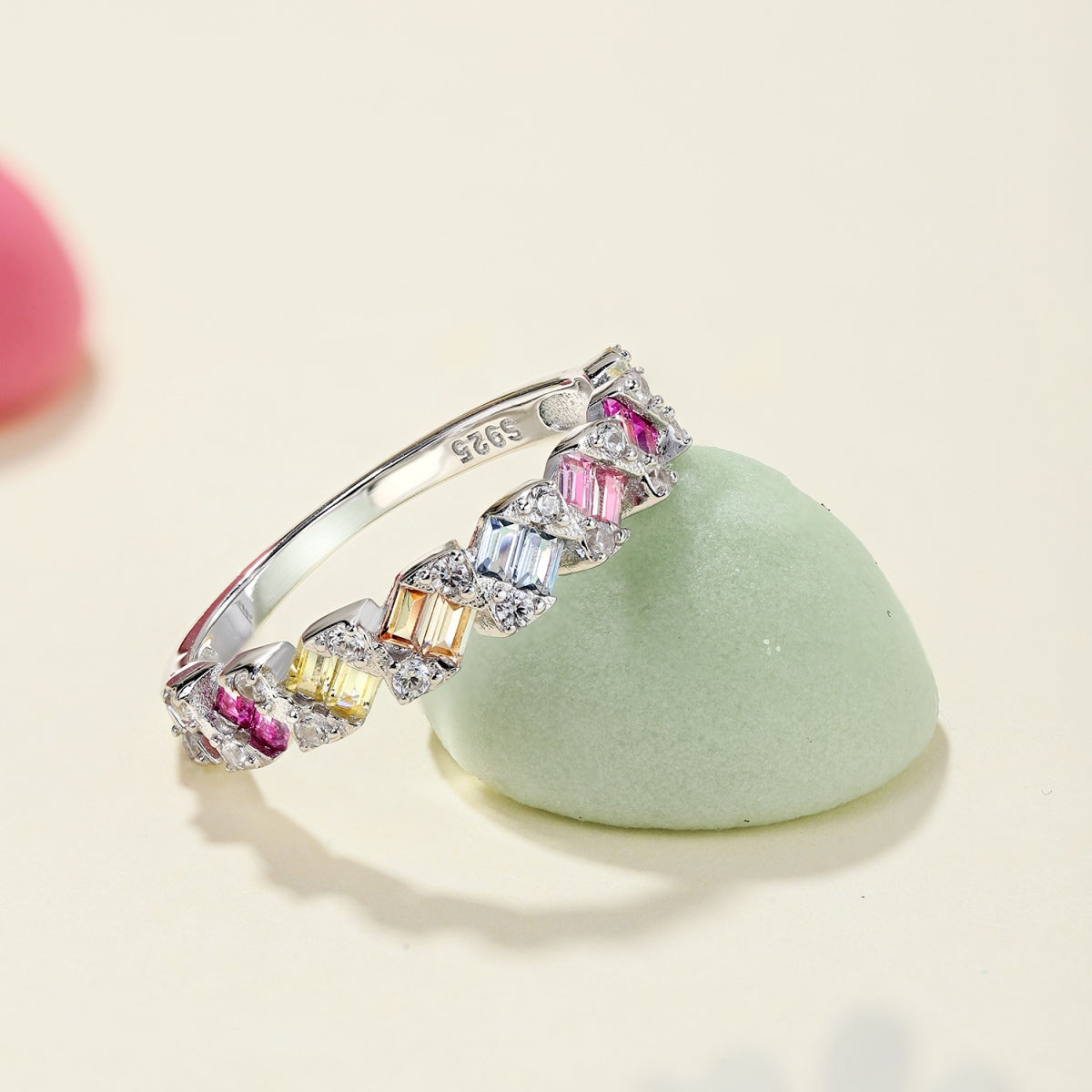 [Love More]Delicate Vibrant Emerald Cut Daily Ring