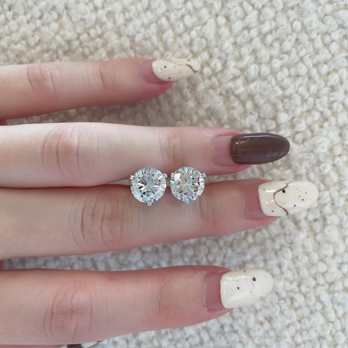 [Love More]Dainty Round Shape Earrings