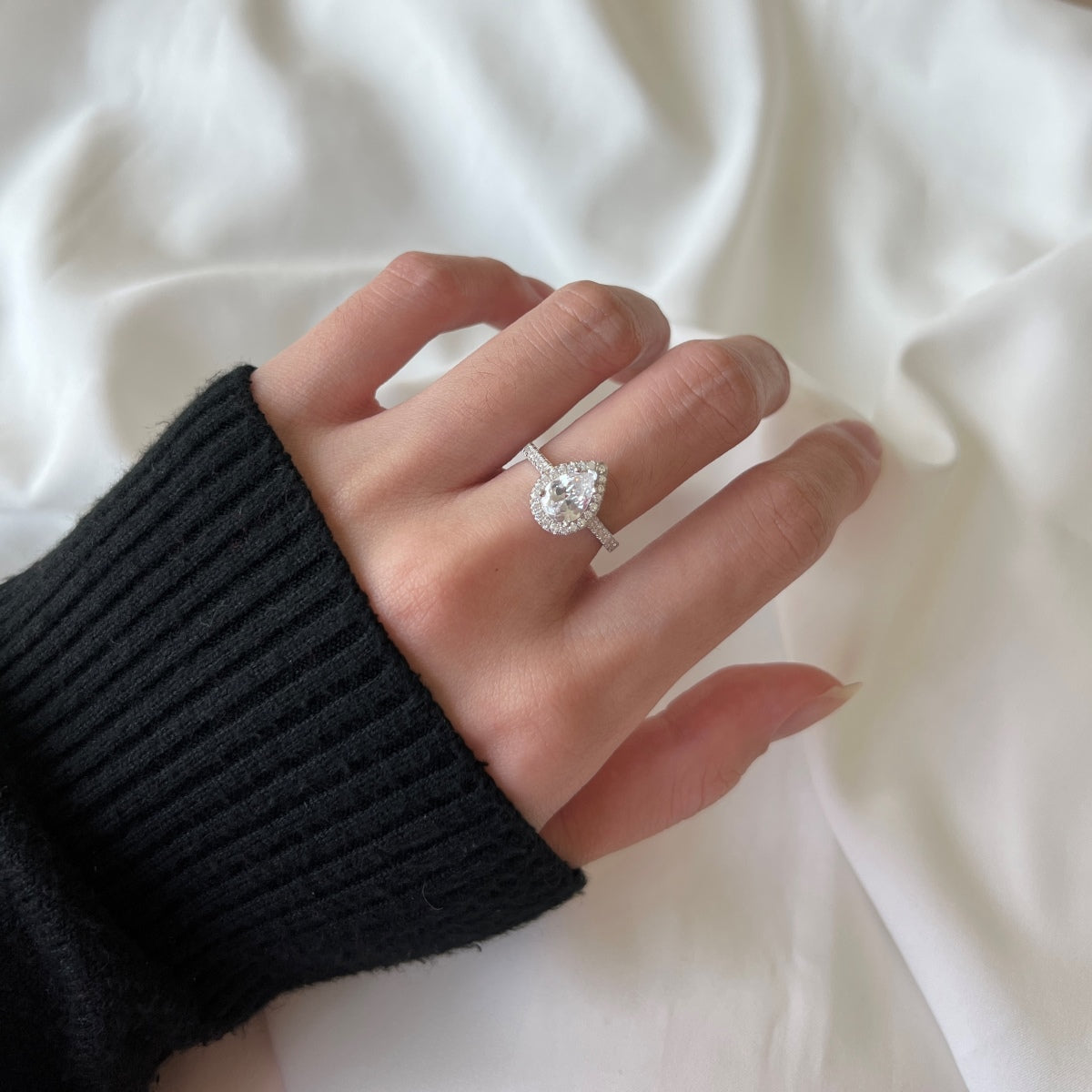 [Love More]1.0 Carat Luxurious Resplendent Water Drop Shape Wedding Ring