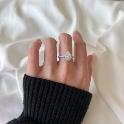 [Love More]1.0 Carat Luxurious Resplendent Water Drop Shape Wedding Ring