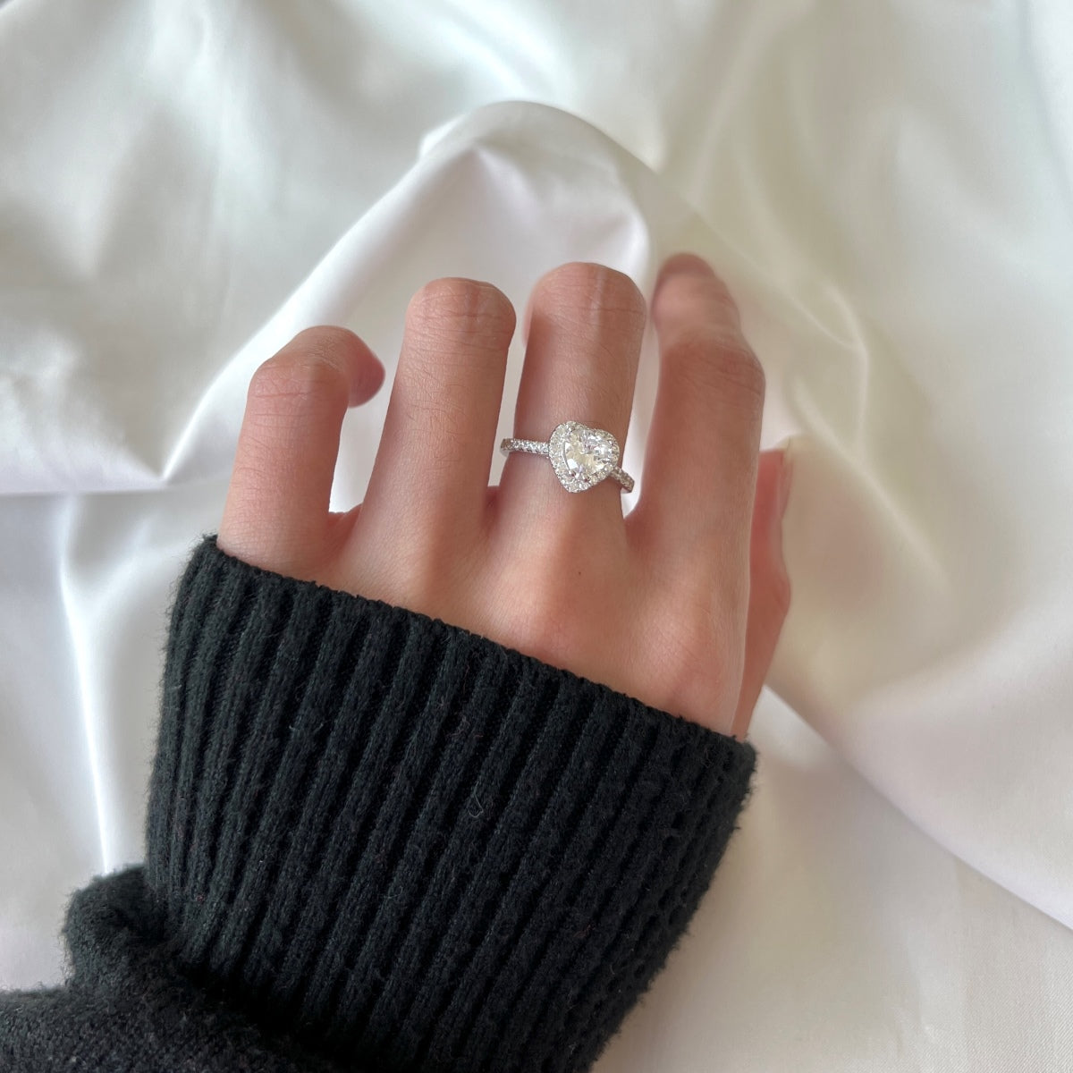 [Love More]Eternity Splashy Romantic Heart Shape Lover Ring
