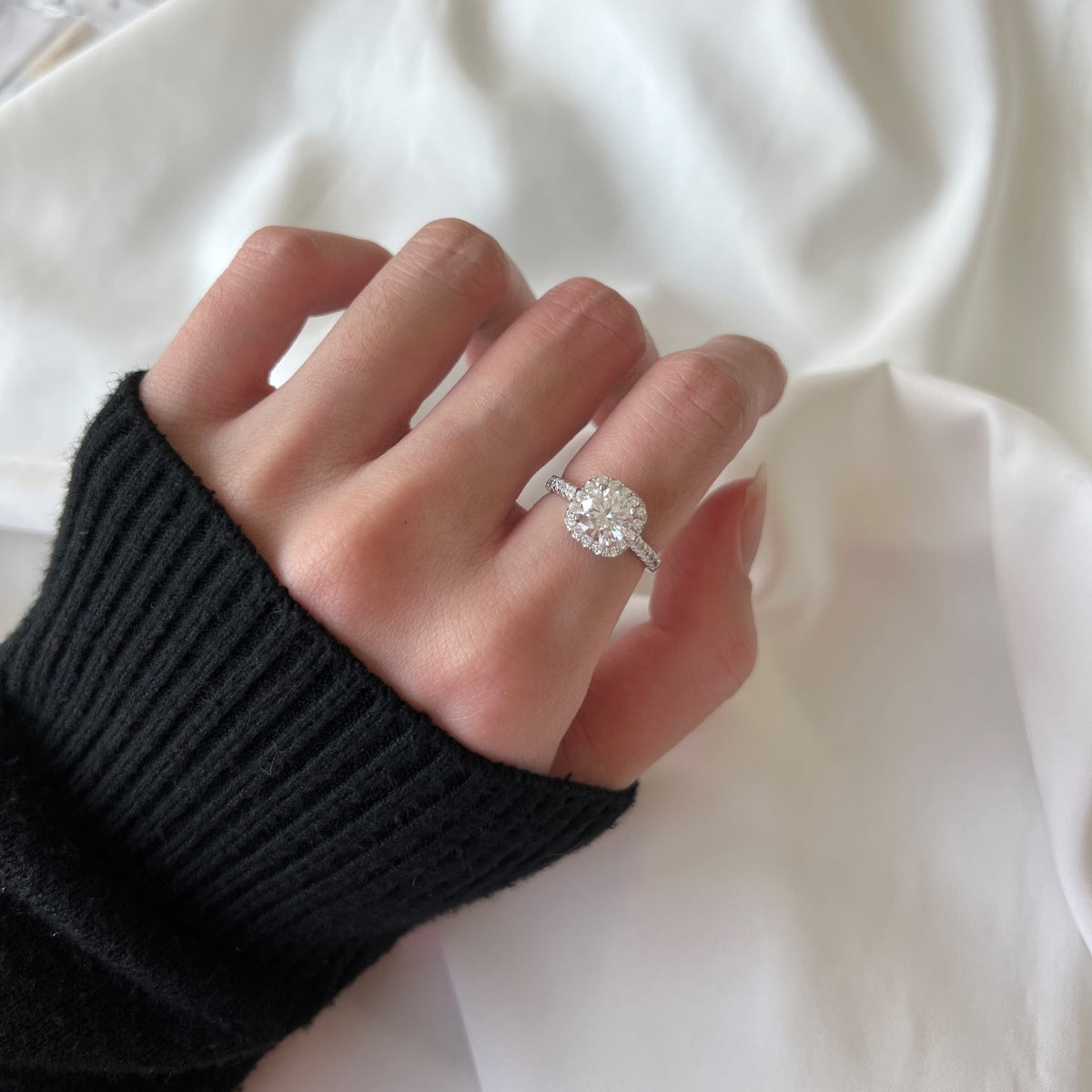 [Love More]Dazzling Resplendent Round Cut Wedding Ring