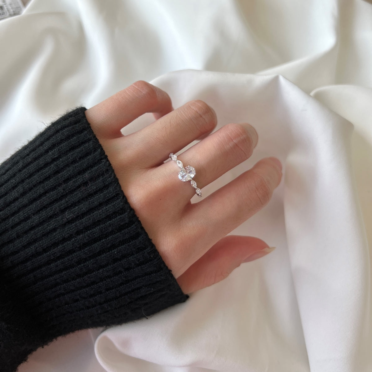 [Love More]0.75 Carat Luxurious Vibrant Elongated Cushion Cut Daily Ring