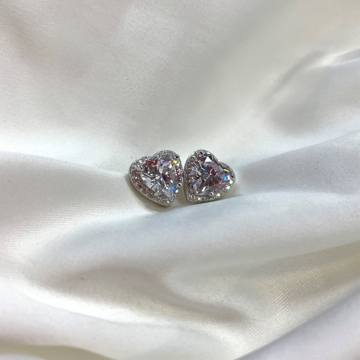 [Love More]Sparkling Heart Shape Lover Earrings