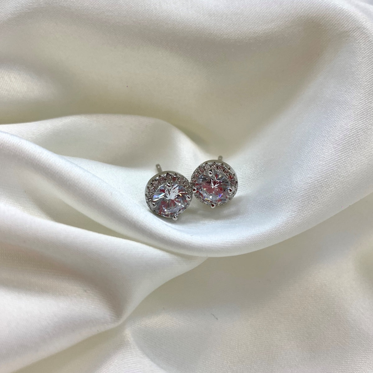[Love More]Classic Princess Round Shape Earrings