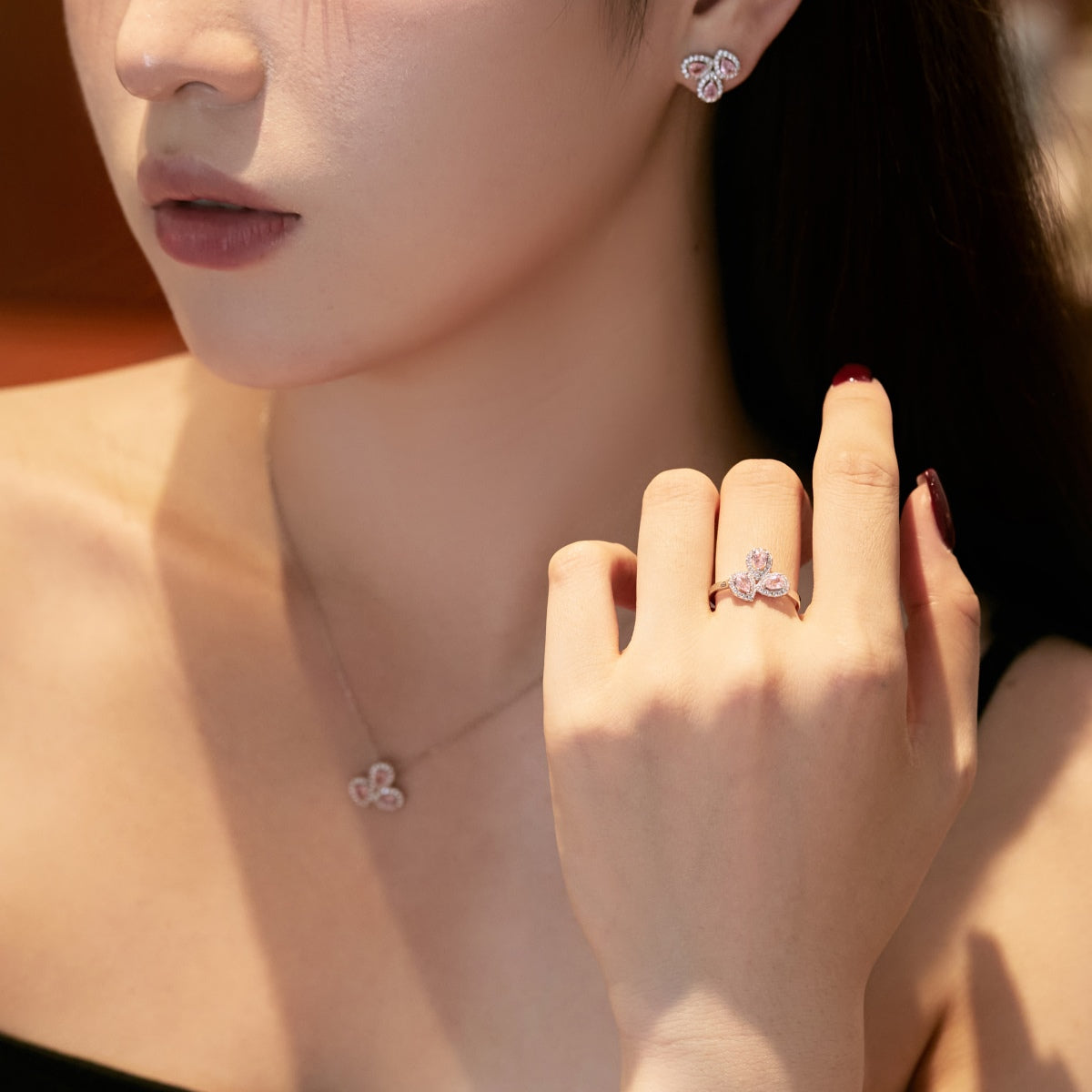[Love More]Ornate Flower Shape Pear Cut Lover Earrings