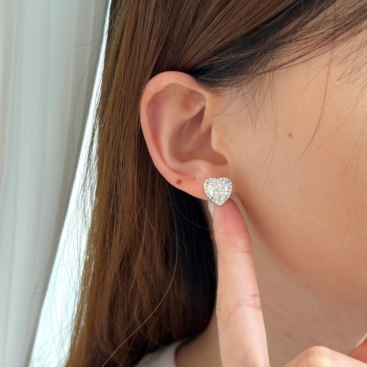 [Love More]Sparkling Heart Shape Lover Earrings